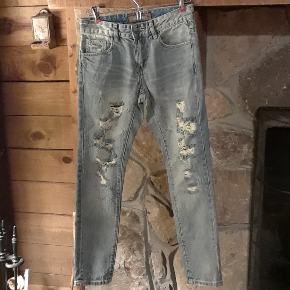 Crysp Denim destroyed jeans